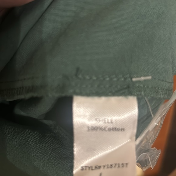 Green Polly Dress
POMANDER PLACE - Picture 13 of 16